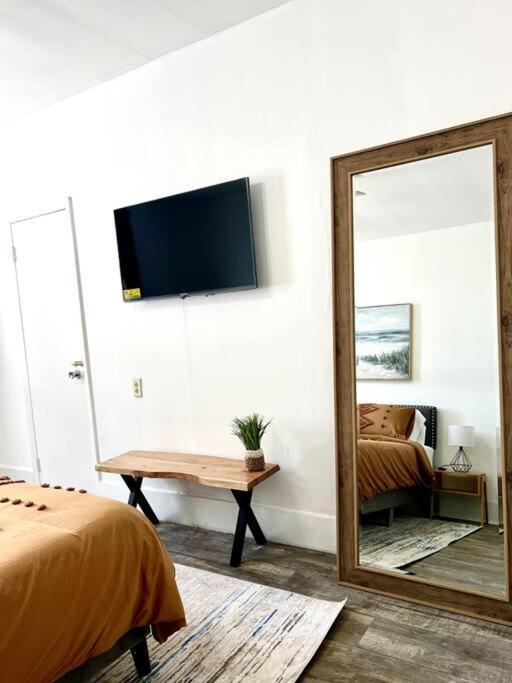 Сasa de vacaciones Lush Tropical Big Close To Airport, Calle 8, Coral Gables And Lots Amenities