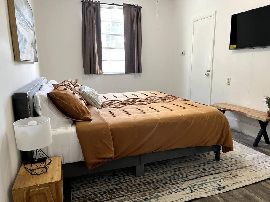 Lush Tropical Big Close To Airport, Calle 8, Coral Gables And Lots Amenities Сasa de vacaciones