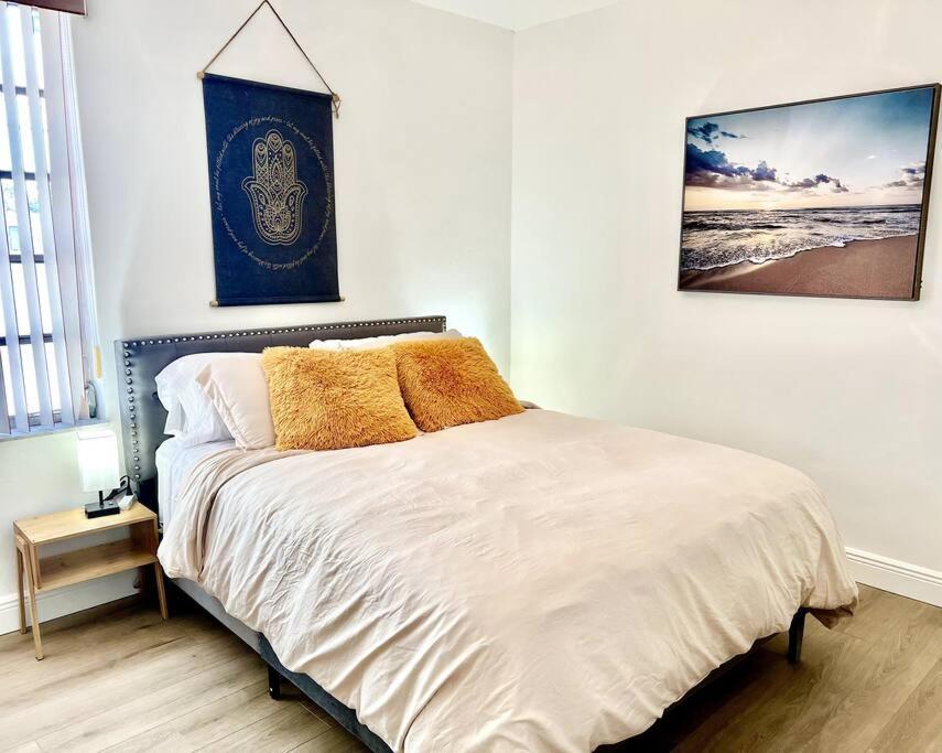 Сasa de vacaciones Lush Tropical Big Close To Airport, Calle 8, Coral Gables And Lots Amenities *