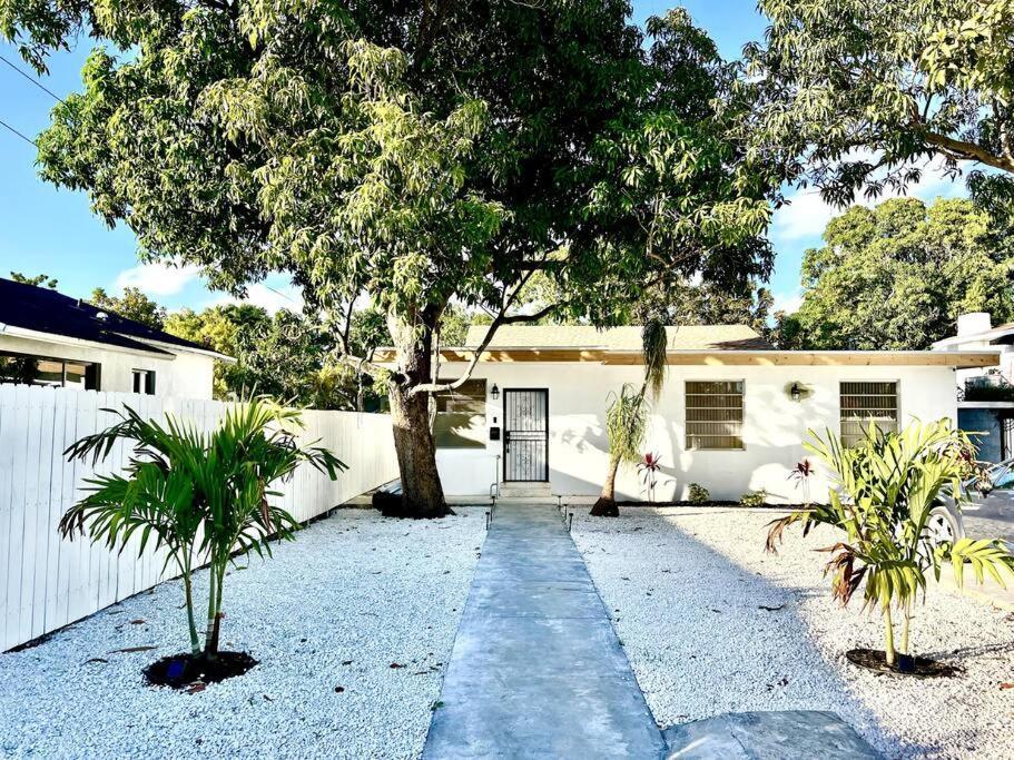 Lush Tropical Big Close To Airport, Calle 8, Coral Gables And Lots Amenities Сasa de vacaciones